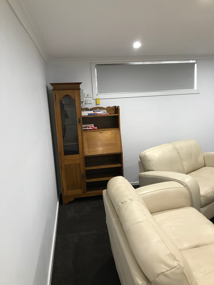 Cosy 2-bed Basement Apartment 9km From City - Tottenham