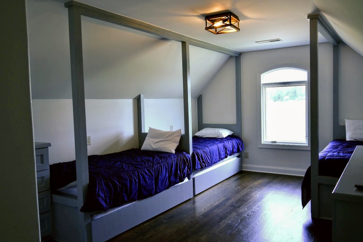 6-Bed Bunkroom
