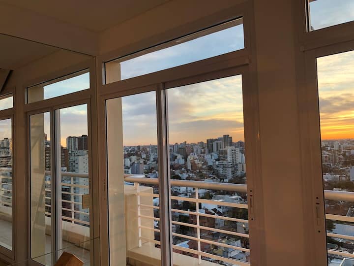 Apartamento com 2 dormitórios com terraço e vista em Colegiales