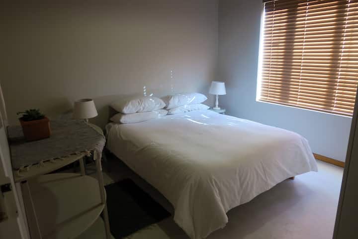 Chumba cha kulala 2 na kitanda cha watu wawili