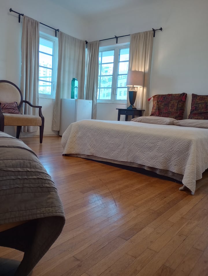 South Beach Studio! Free Parking No Cleaning Fee - Miami Beach, FL