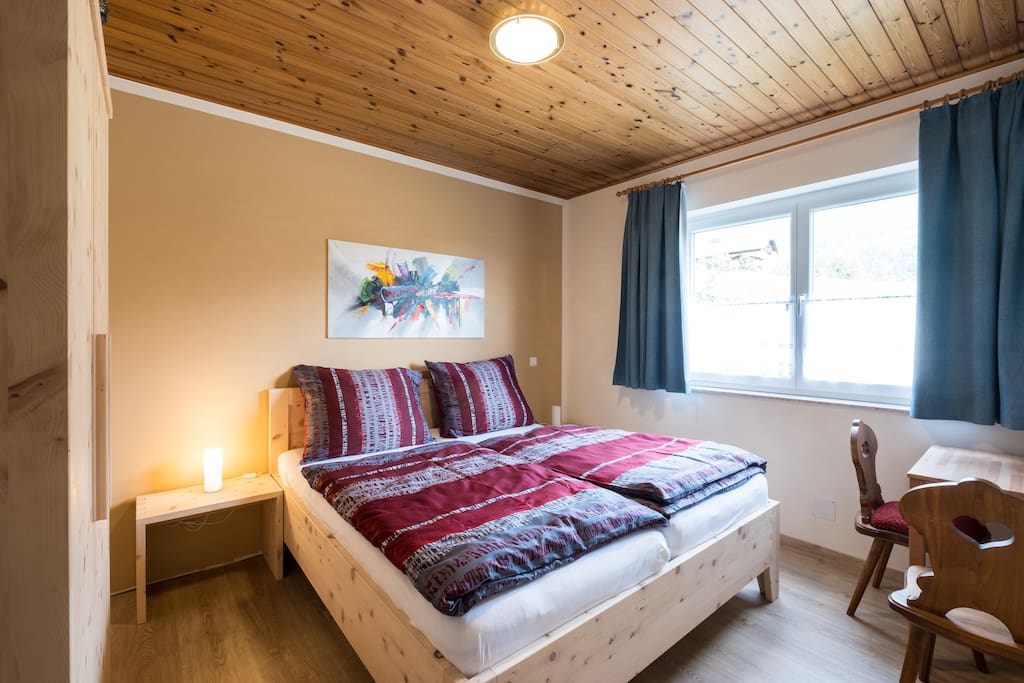 Wohlfühl appartement met massiv zirben slaapkamer. Positief door
rustgevende en stressreducerende werking.