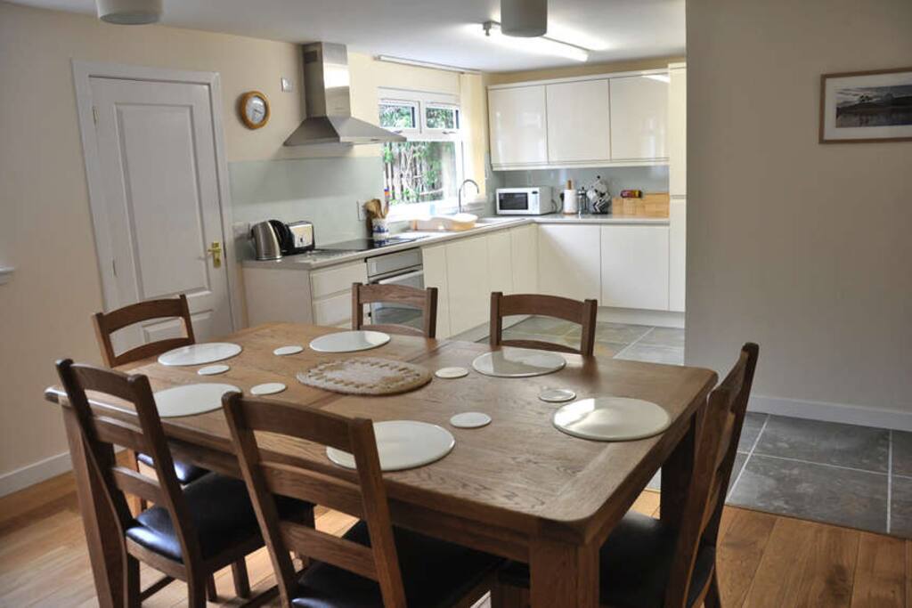 Kitchen & Dining