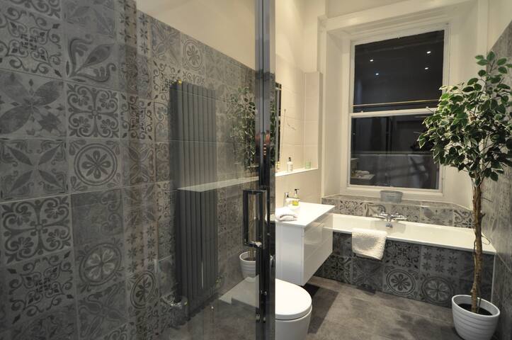 No19 The Loft Licence No: EH-70233-F gallery image 5