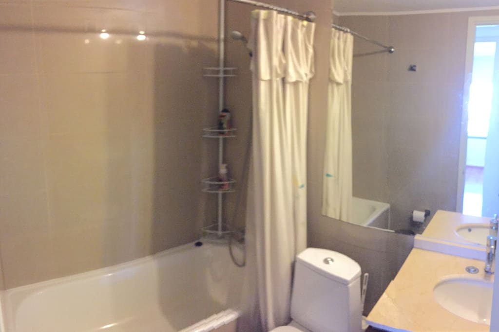 baño con ducha incluida