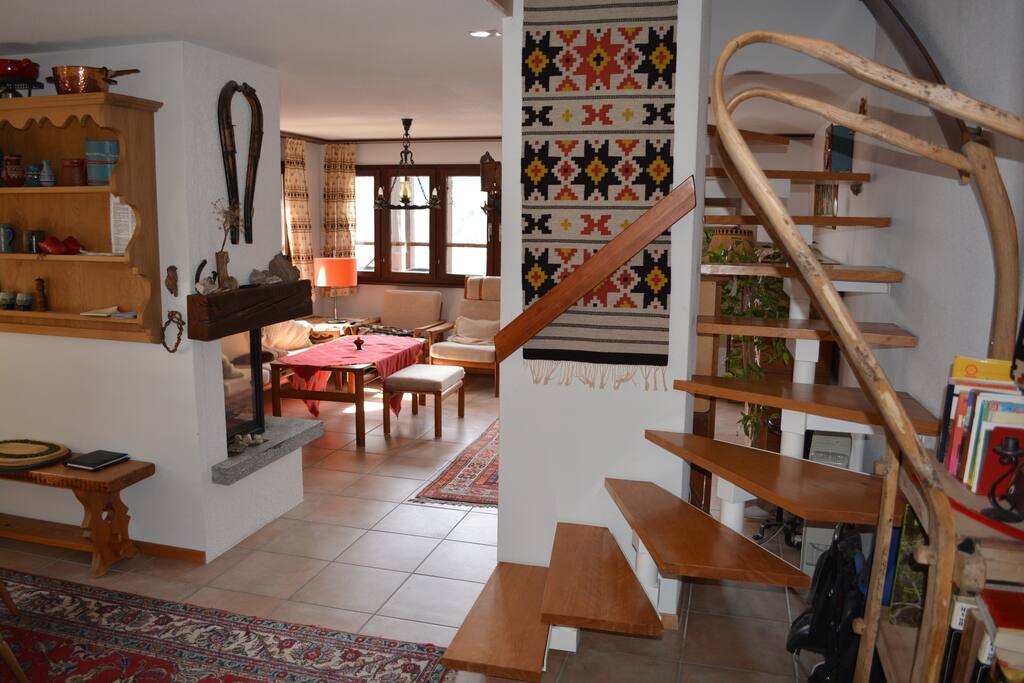 Untergeschoss, Blick in das Wohnzimmer zum Balkon