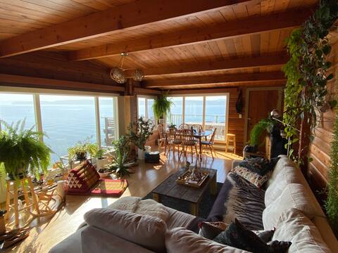 Waterfront Escape on Galiano Island BC