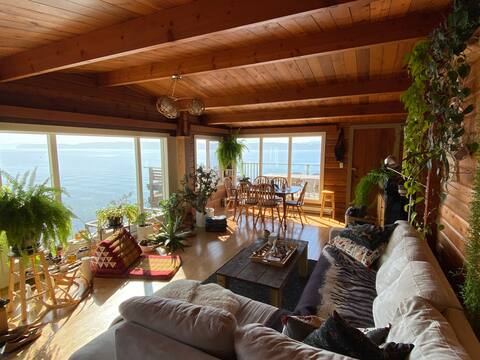 Waterfront Escape on Galiano Island BC
