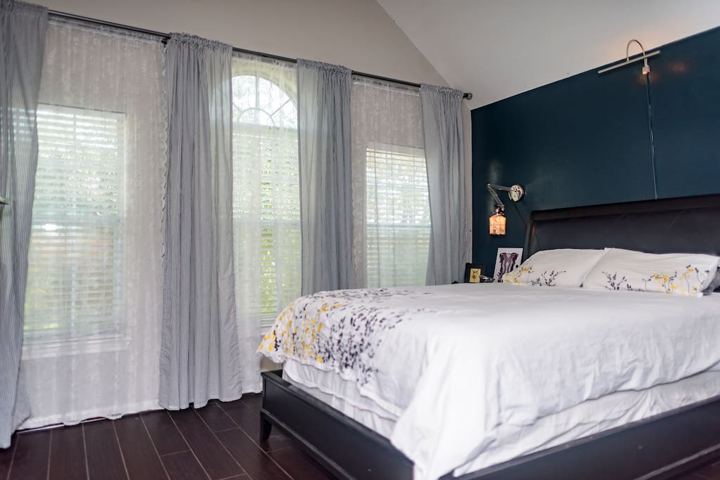 Master Bedroom - BIG WINDOWS. Lots of light.