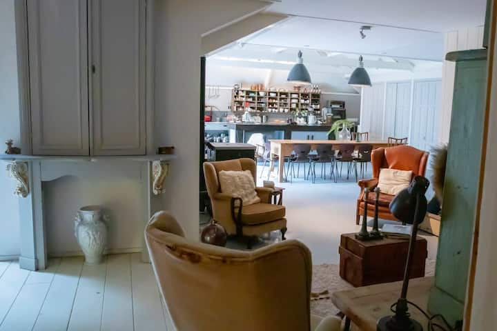 Sfeervol Ruim Privéverblijf "De Oude Bloemenzaak" - Harlingen