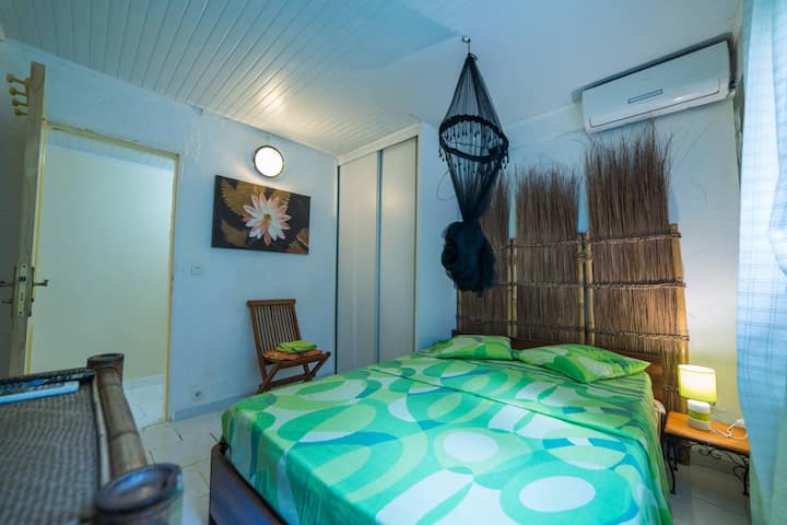 Spálňa 5 - manželská posteľ s  úložným priestorom 