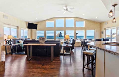 Oceanfront Paradise 5-Bedroom Estate on the beach!