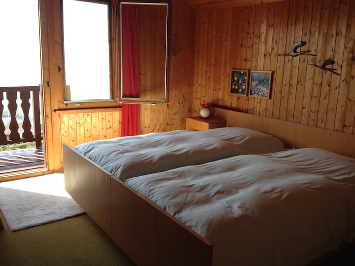 Schlafzimmer 2
Spavaća soba 2 (bračni krevet)