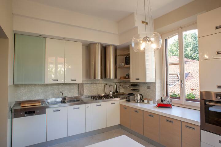 Bright and comfy in a beautiful contemporary home gallery image 3