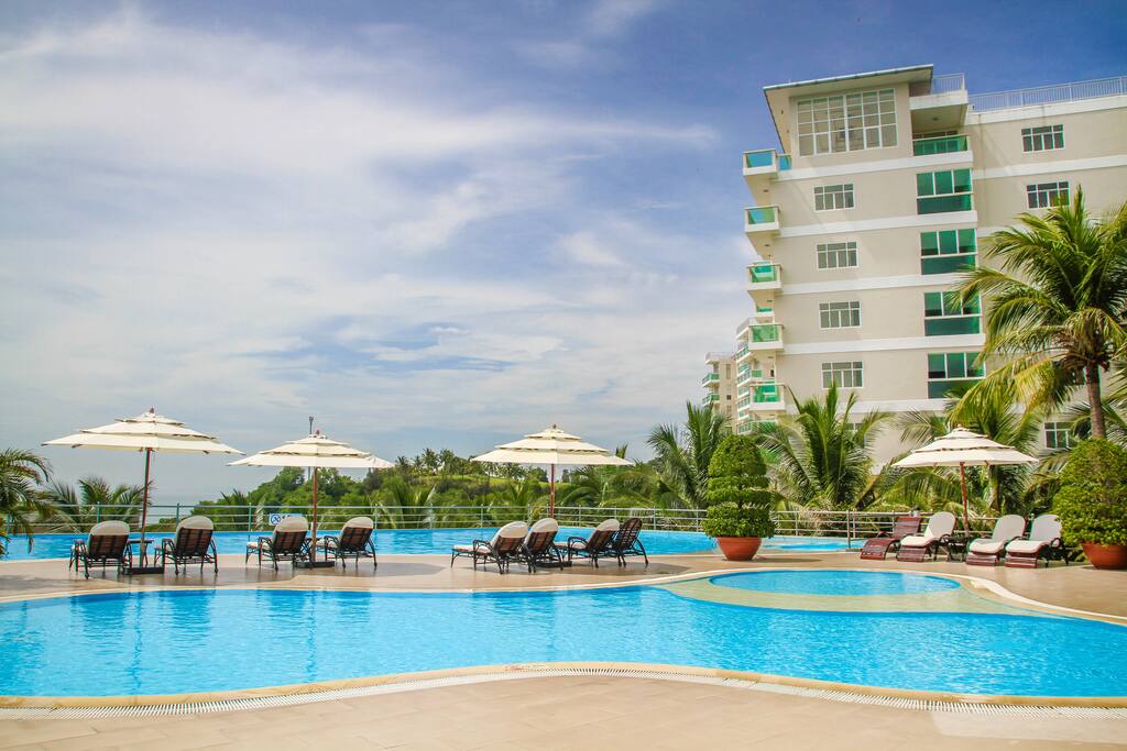 Free swimming pool