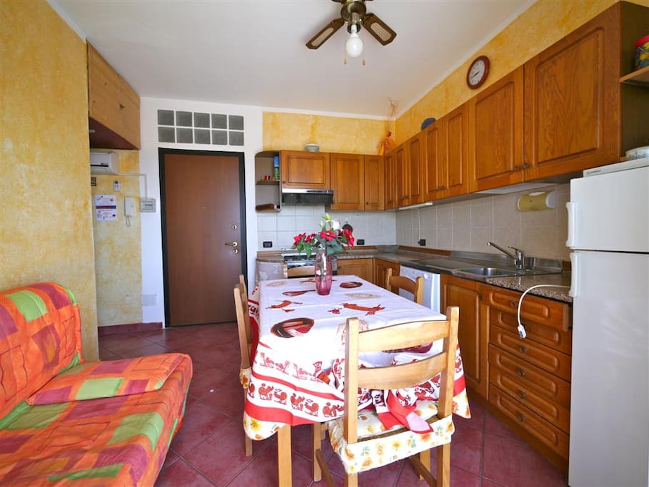 Il soggiorno con cucina a vista