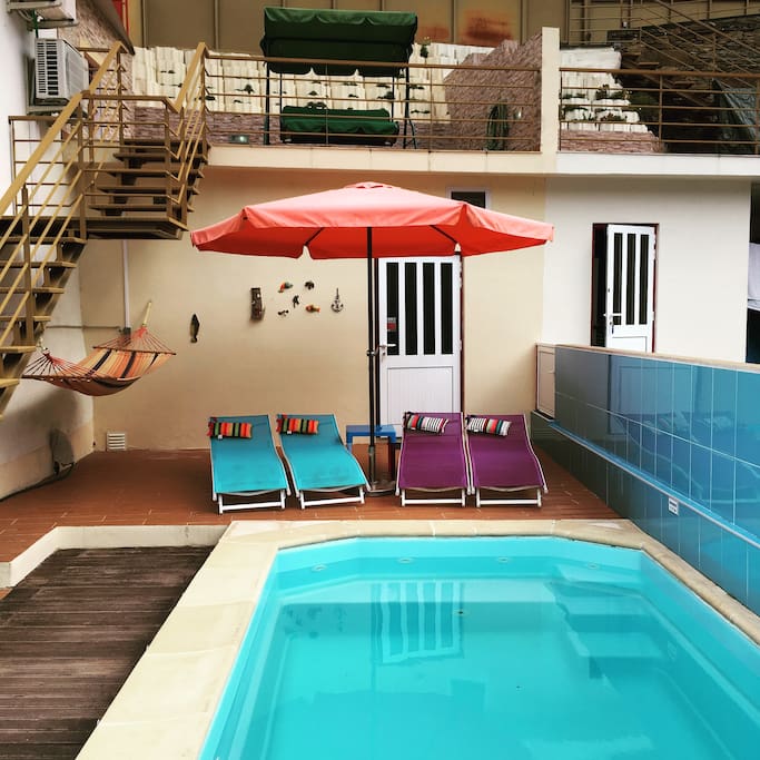 Pool chairs, a swing bench and a hammock, the difficult choice of a relaxing method! /
Cadeiras de piscina, um baloiço, uma difícil escolha sobre como relaxar!