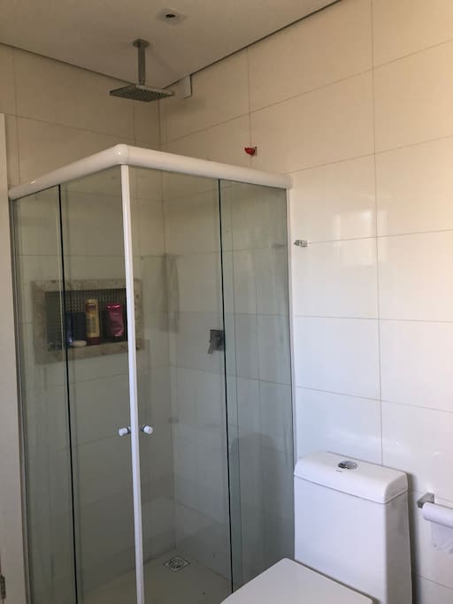 Ducha com aquecimento a gás.