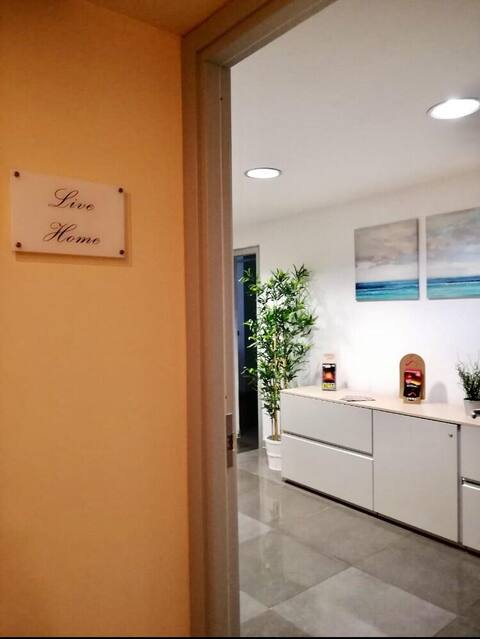 LIVE HOME APARTMENT(Elegant and Central)