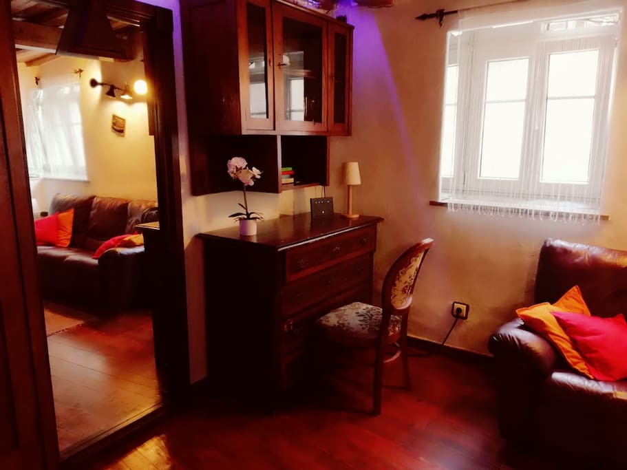 LIVING ROOM AND WORK PLACE - can extend