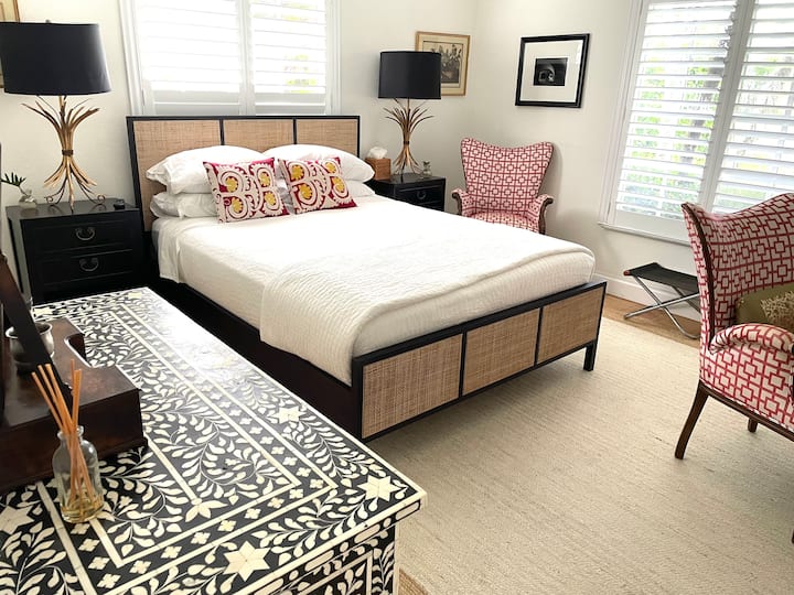 Letto matrimoniale nella camera degli ospiti. 