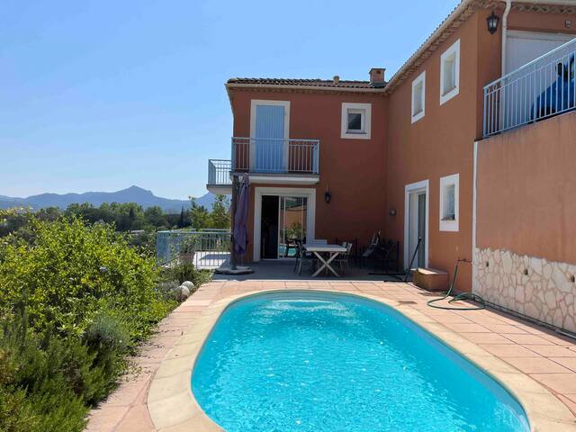 happy house location managed Airbnb listing 2