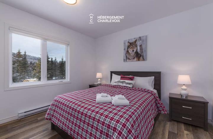 Bedroom #5: Queen size bed