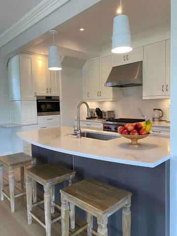 Steps to Ocean in Kitsilano gallery image 3