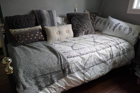 Quiet private room, convenient to downtown Ottawa