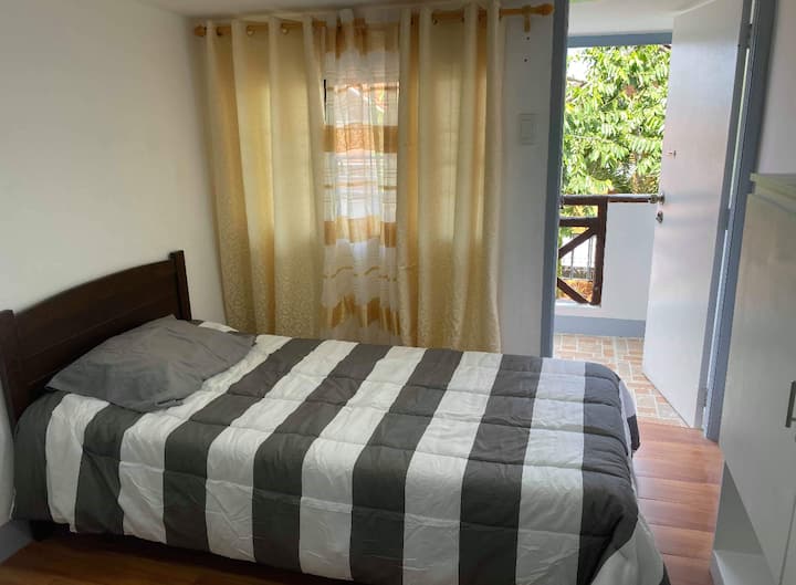 二楼卧室，带独立露台