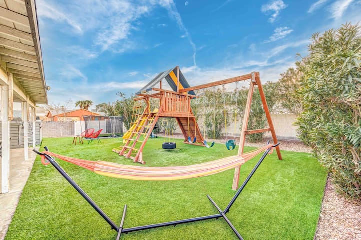 LUXURY!!! 1 STORY HOUSE ALL WHAT KIDS NEED