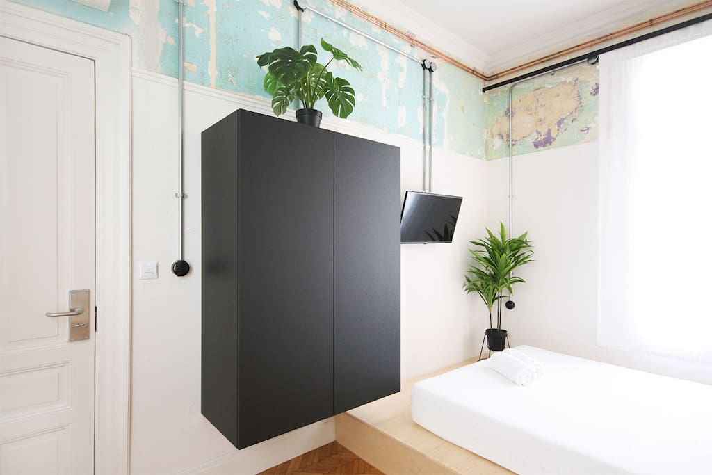 The Trilogy Deluxe Room (Room 3033) offers luxurious conceptual stay in the very heart of Thessaloniki, Greece. Furnished and decorated with original design objects supplied by prestigious international brands such as Vitra, Tom Dixon and Fritz Hansen.