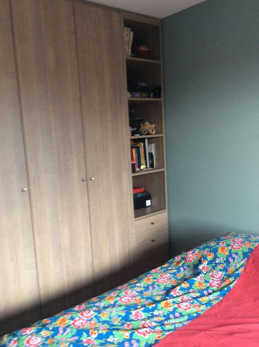 Cambre avec 2 lits d une personne .