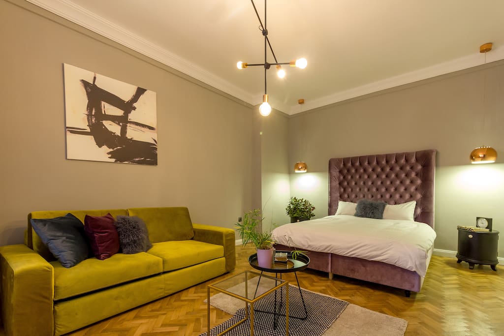 Confortable bed & sofa.