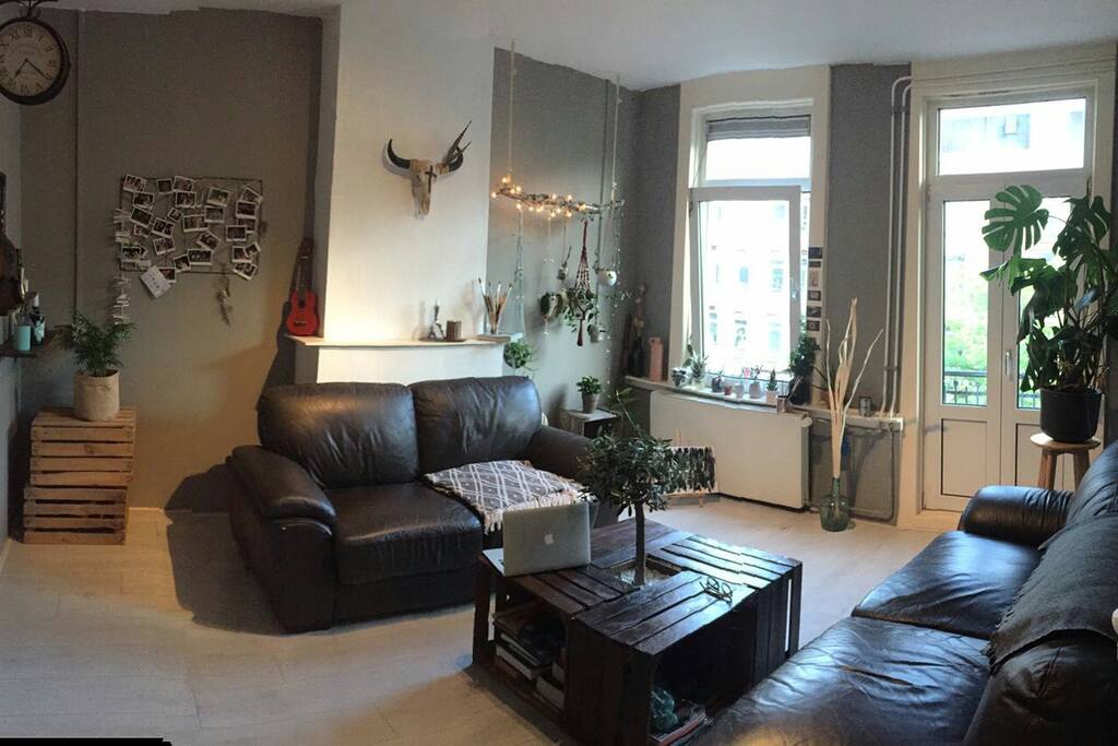LIVINGROOM
