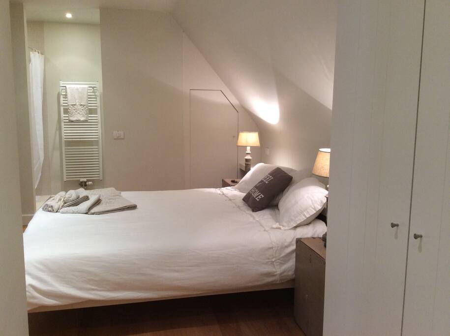 La chambre double. The double bedroom.