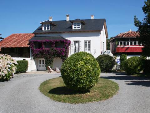 THE FIELDS; 8 bedroom villa