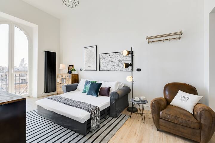 BMGA | Glam Industrial 3-bed apartment @Termini gallery image 3