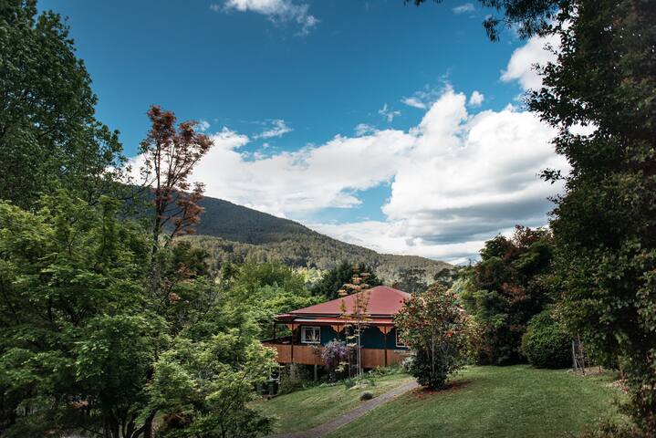 Margate – character house with mountain views