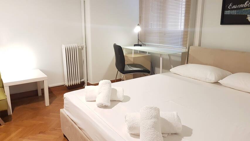 Violet apartment – Athens Center, 7 BD, 3 BATH gallery image 3