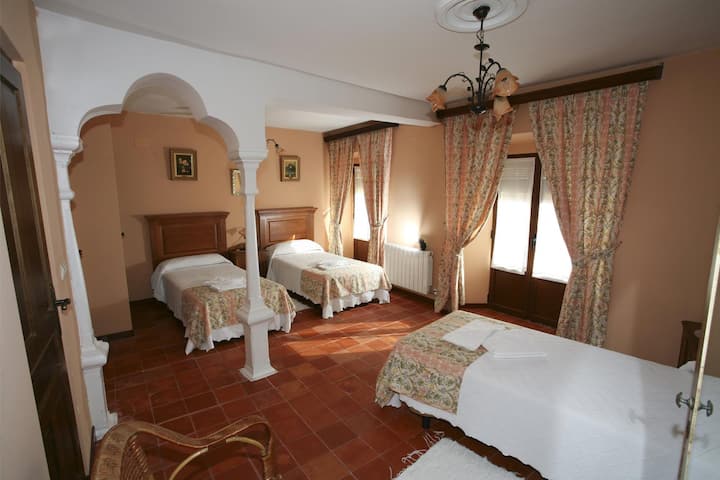 חדר משולש עם מרפסות וחדר רחצה (נוף l)