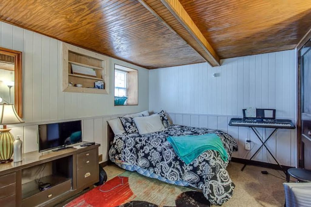 Full size bed