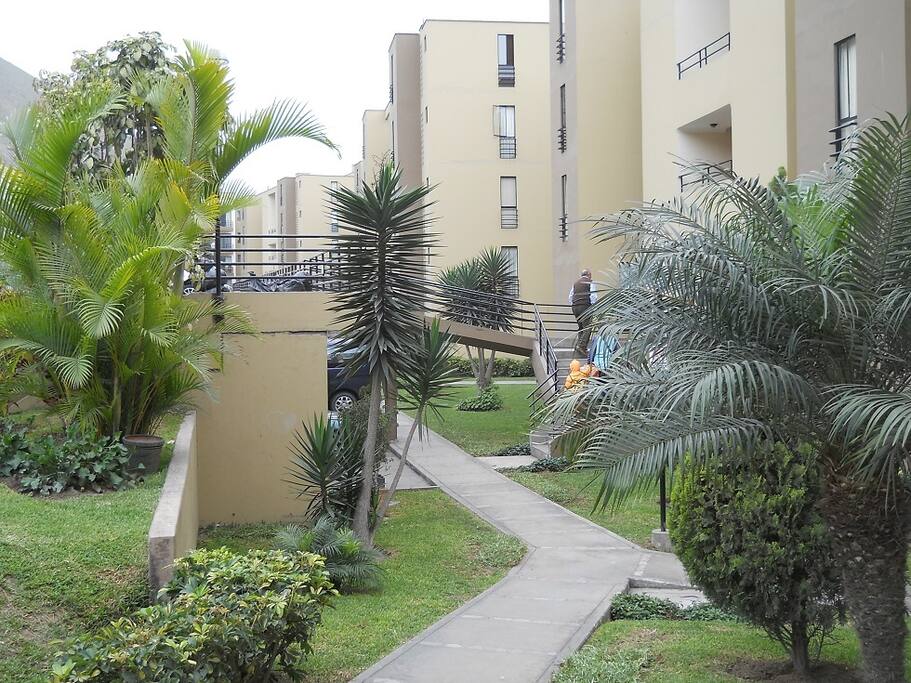 JARDIN DE INGRESO AL CONDOMINIO
