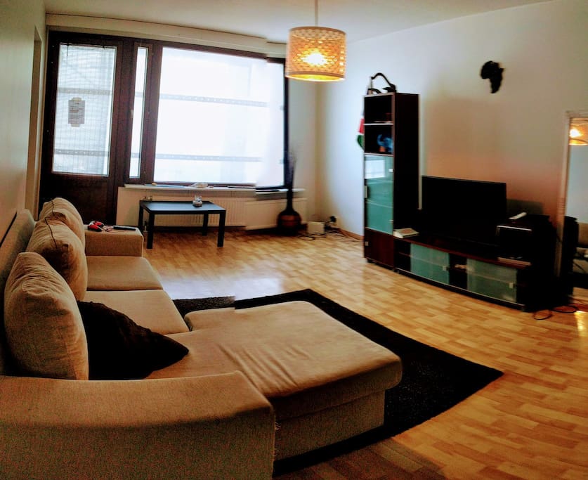 Spacious living room