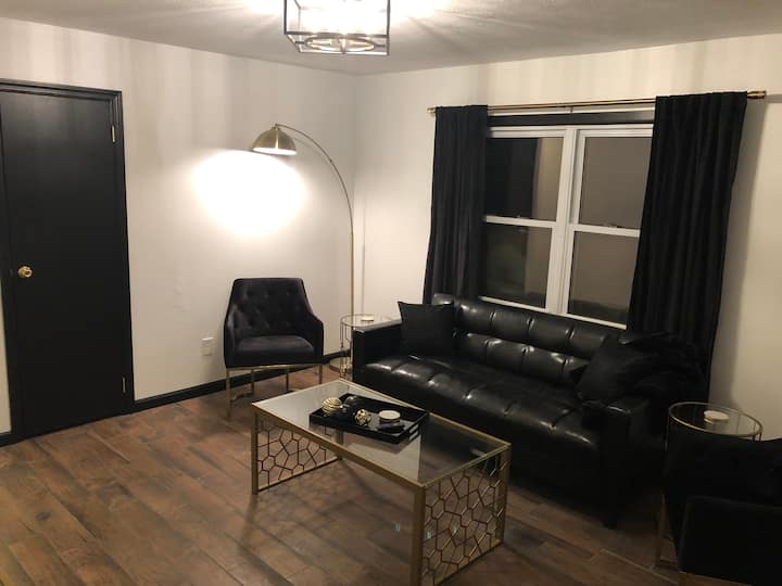 غرفة المعيشة. تلفزيون 50 بوصة