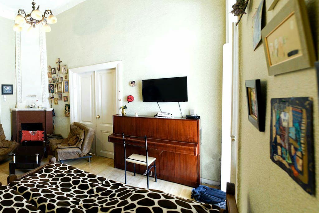 living room with piano and 2 beds