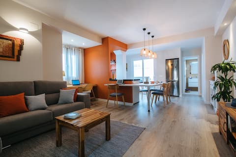 Top Airbnb: Large 3-bedroom old town flat with indoor patio. in San Bartolomé