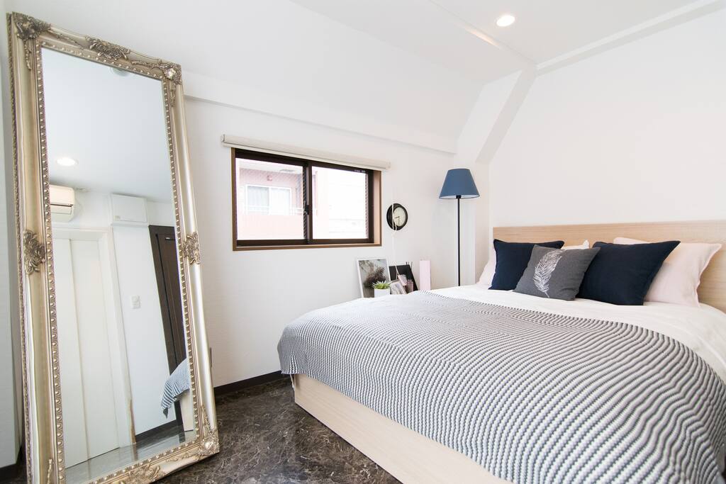 Bed room