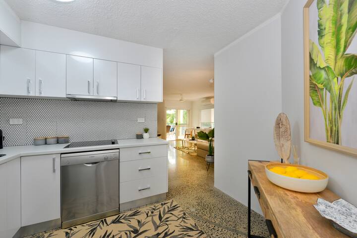 Marina Breeze ~ Stroll to Town, Beach & Marina