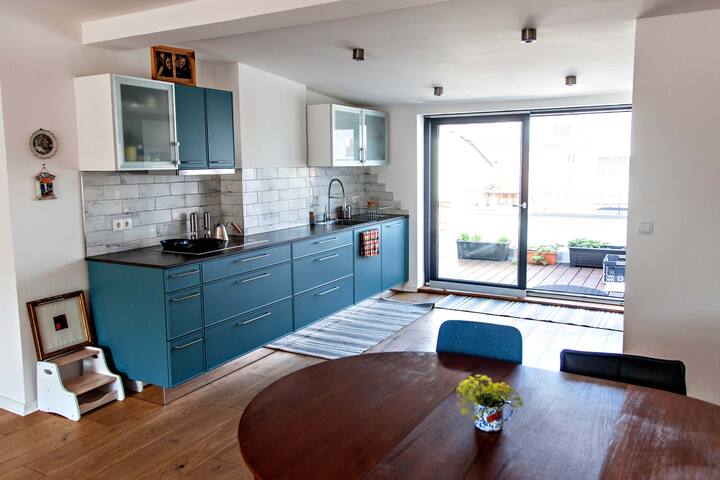 Perfect For The Family: Luxurious, Sunny Rooftop gallery image 5